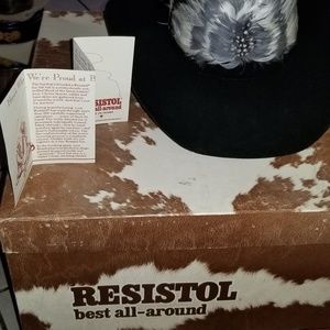 WOMENS COWBOY BLACK 6 3/4 RESISTOL